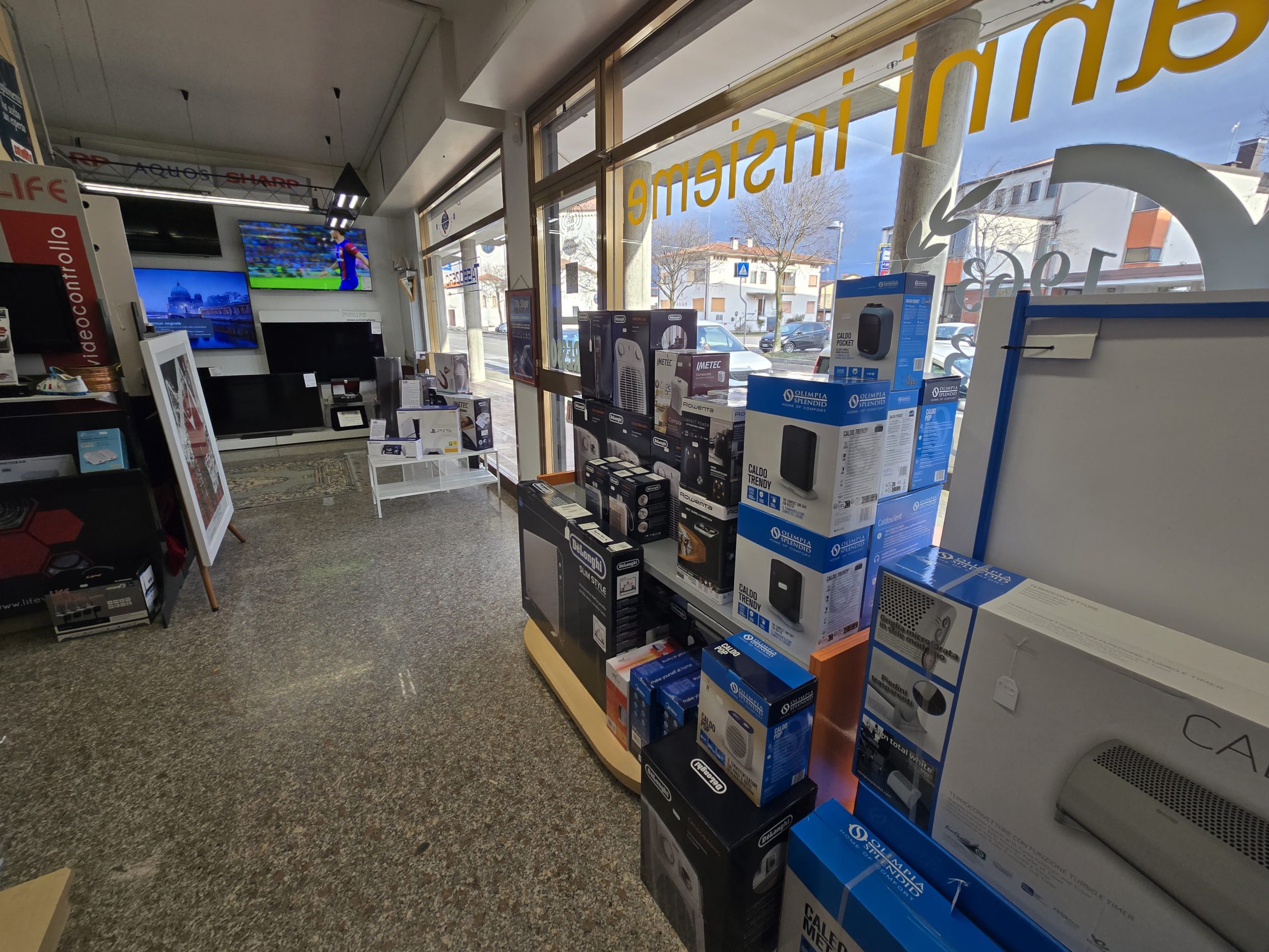 Riscaldamento elettrico De'Longhi e Rowenta in esposizione da Videoclub Deana