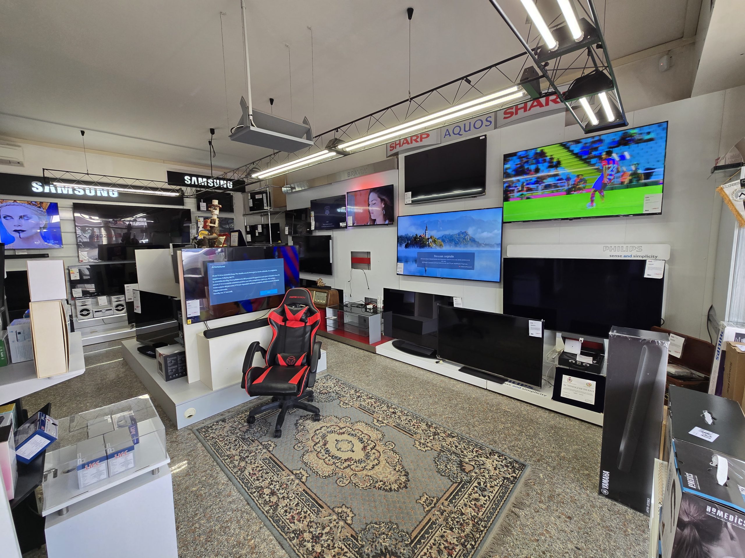 TV Samsung 4K Ultra HD in esposizione nel negozio Videoclub Deana